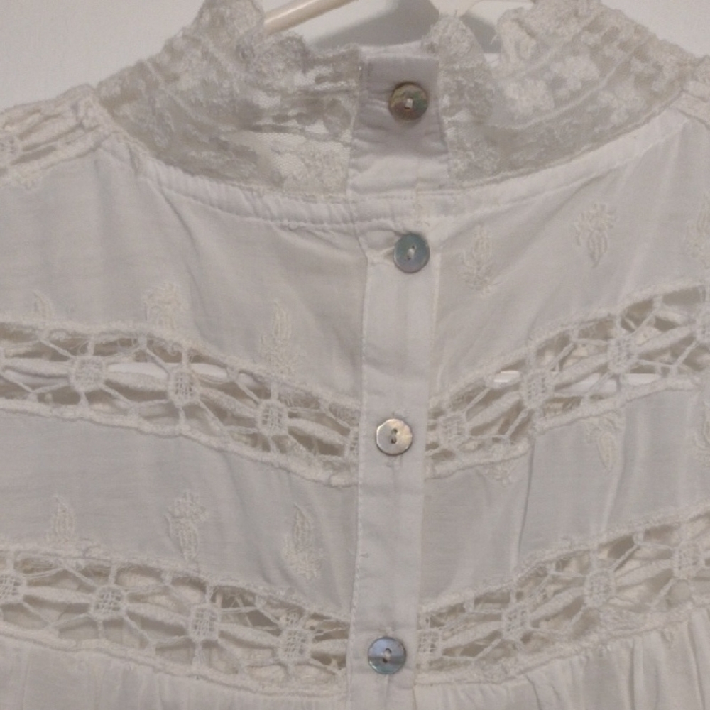 Elegant White Lace Blouse - Picture 9 of 12